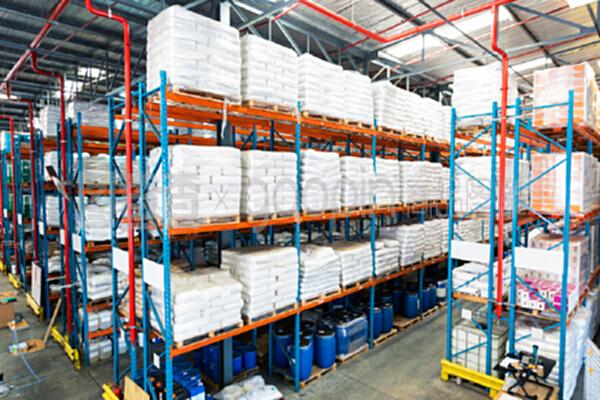 桶与货物在仓库架上的存储艺术 优化普通货物仓储服务的关键